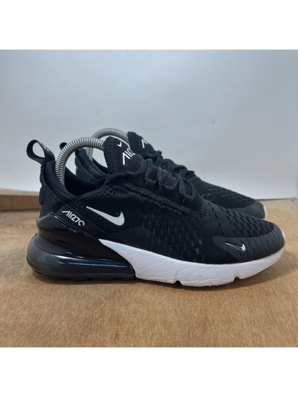 Nike Air Max 270 Black White Women Size 7 Running Shoe AH6789-001